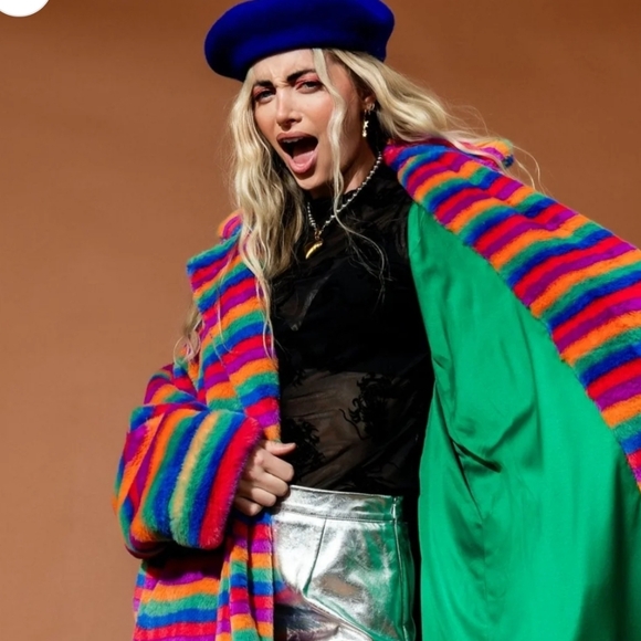 Dressed In Lala Coat - Picture 5 of 6